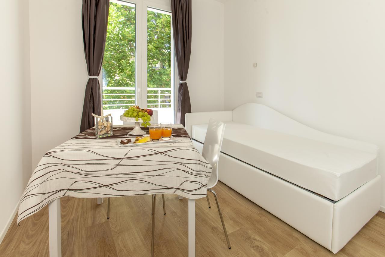 Hotel Houston Suites Римини Екстериор снимка