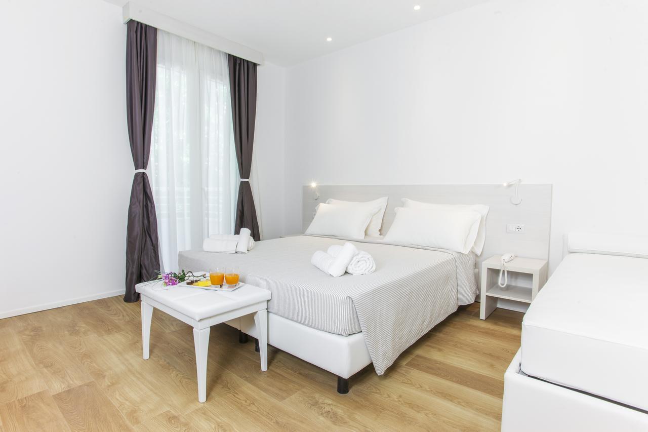 Hotel Houston Suites Римини Екстериор снимка
