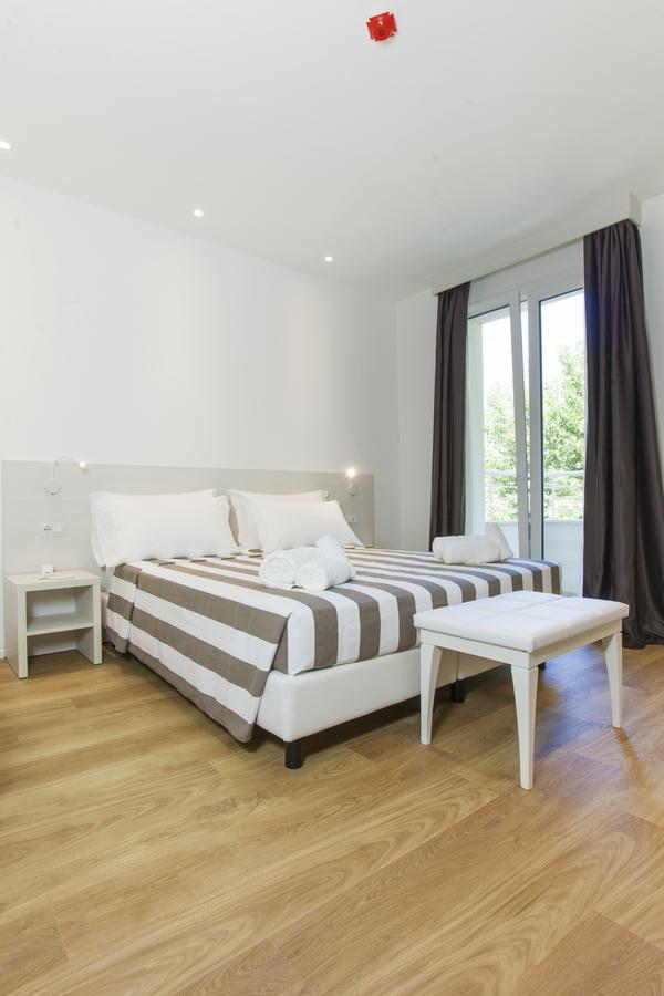 Hotel Houston Suites Римини Екстериор снимка