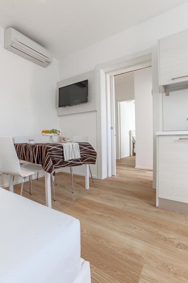 Hotel Houston Suites Римини Екстериор снимка