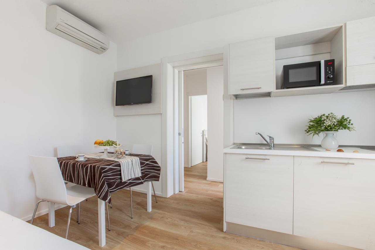 Hotel Houston Suites Римини Екстериор снимка