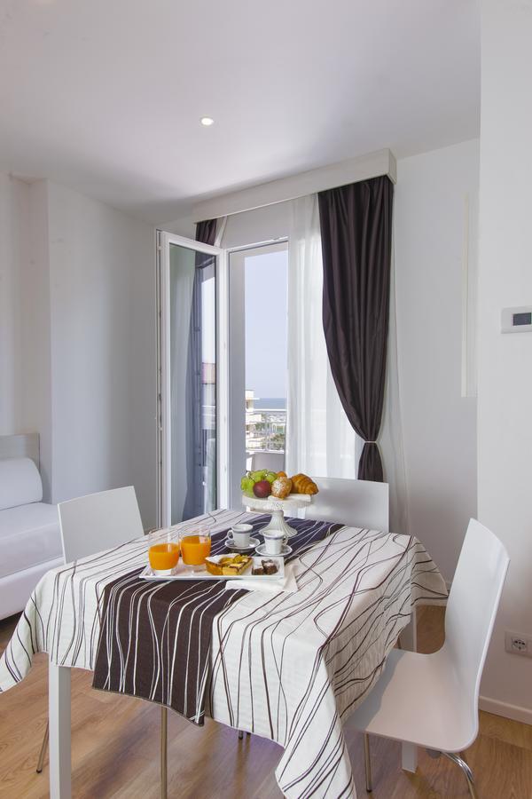 Hotel Houston Suites Римини Екстериор снимка