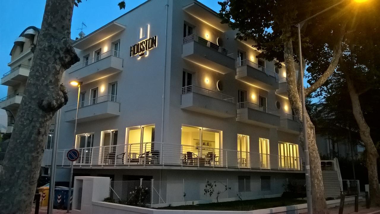 Hotel Houston Suites Римини Екстериор снимка