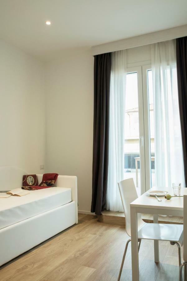 Hotel Houston Suites Римини Екстериор снимка